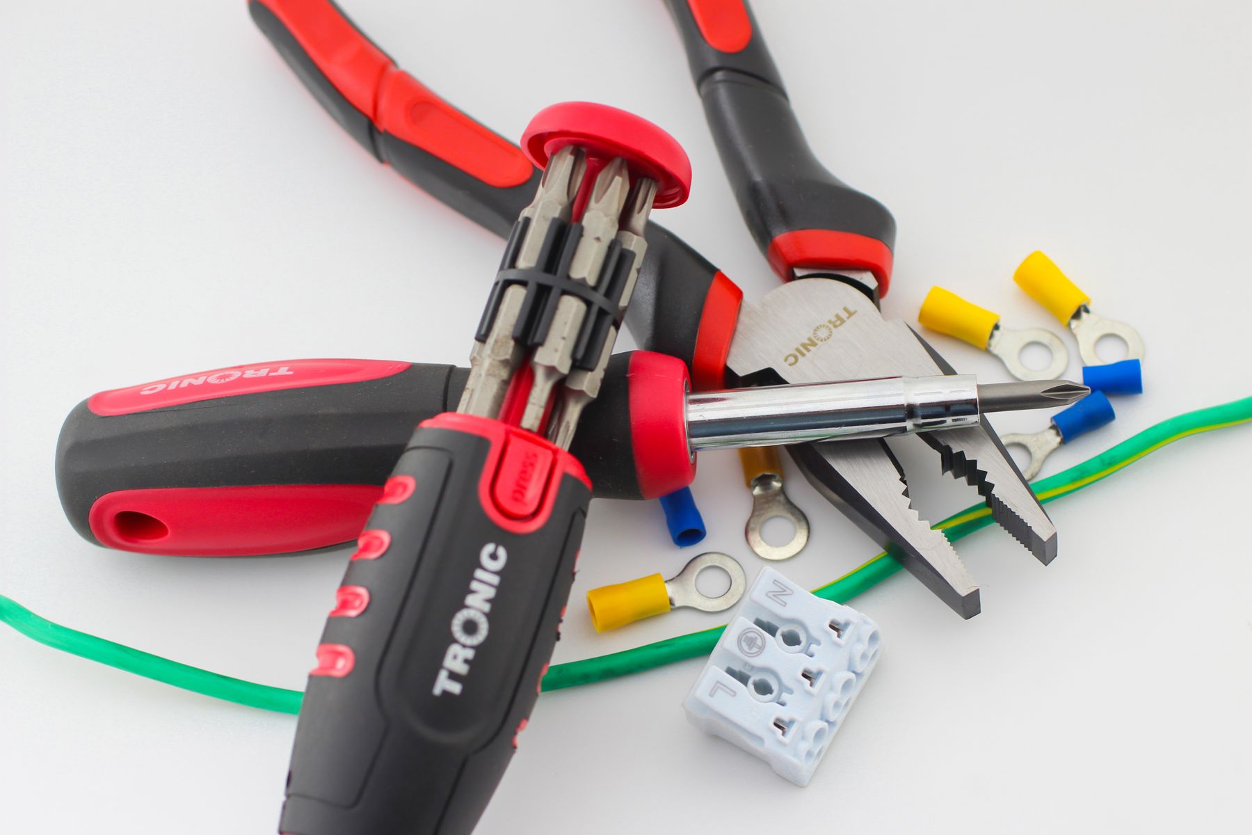 Electrical hand tools and cable connectors
